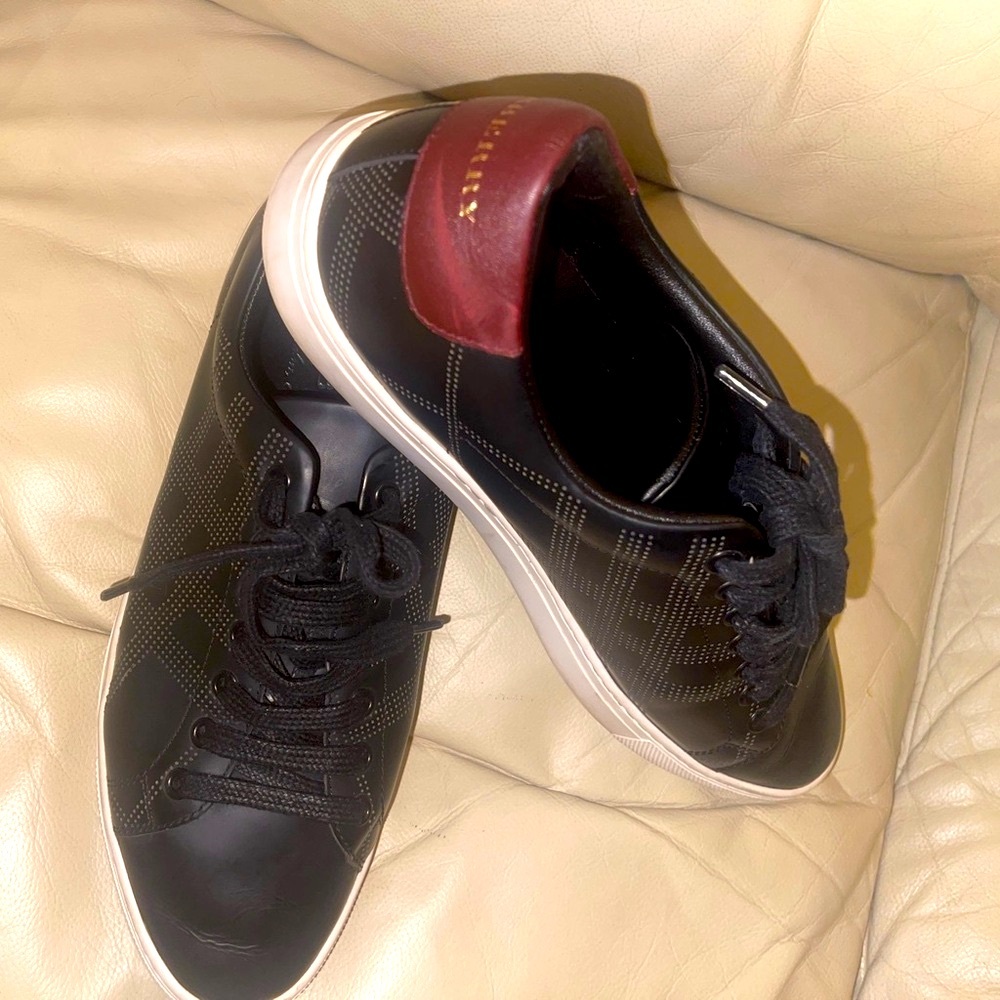 Burberry Black and Brown Low-Top Sneakers with Slip-On Design - Picture 8 of 15